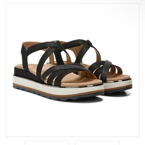 Vionic Kellyn 9.5 women’s Black Strappy wedge Platform Sandals serrated sole